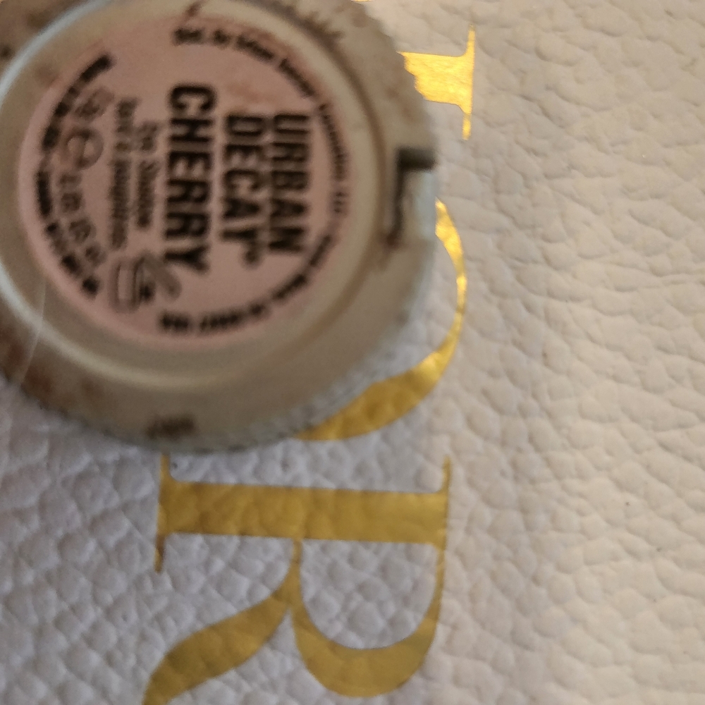 Urban Decay Cherry Eyeshadow